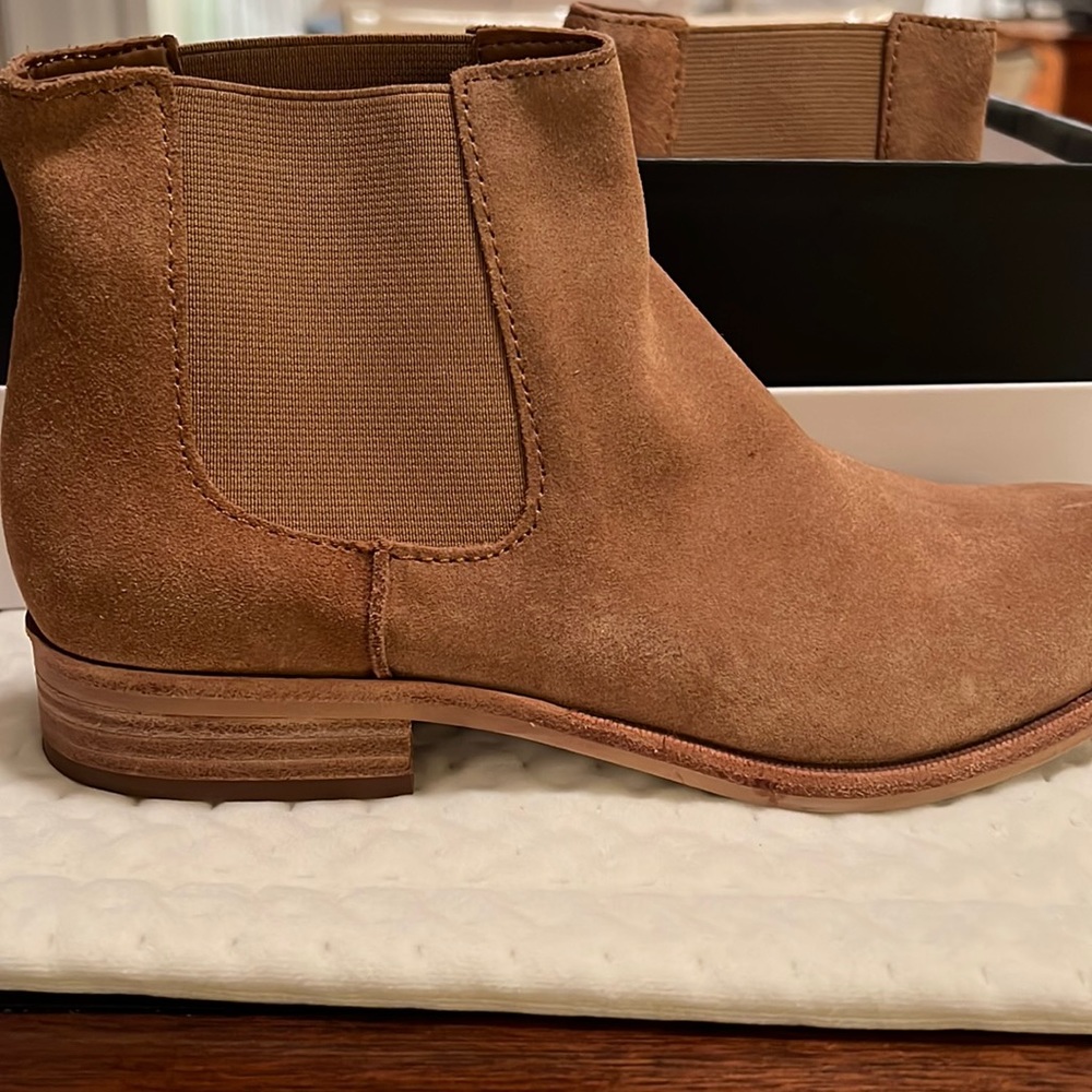 Dolce Vida - DK Saddle Suede -Vania - size 7 - worn once